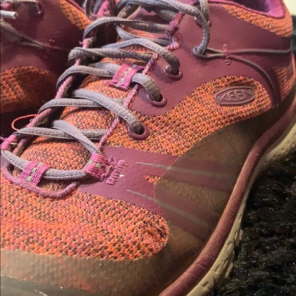 Keen maroon hiking shoes - Picture 6 of 6